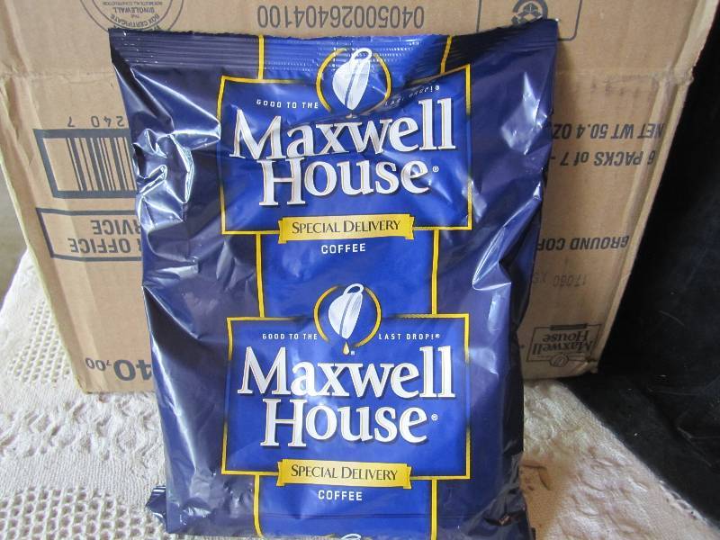 lot 5 image: Case of 6 Maxwell House Special Del...