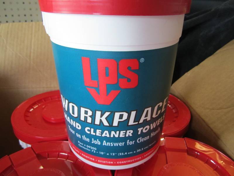 lot 7 image: Case with 5 Work Place Hand Cleaner...