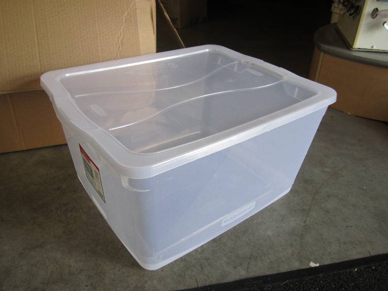 lot 11 image: Case of 4 Rubbermaid 71 qt Containe...
