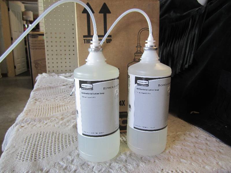 lot 50 image: Case of 4 OneShot 800ml Soap Refill...