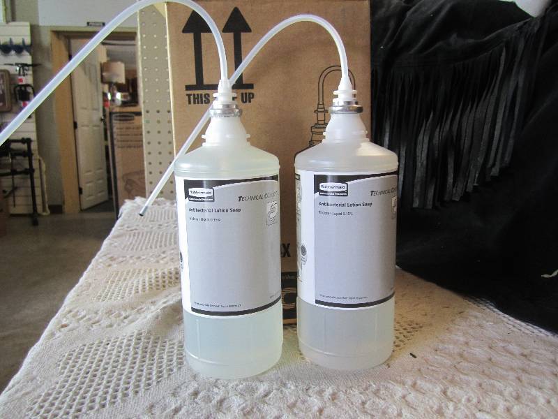 lot 52 image: Case of 4 OneShot 800ml Soap Refill...