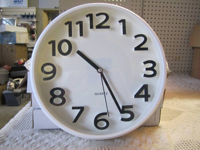 lot 97 image: Uniiversal 13 Wall Clock Contempor...