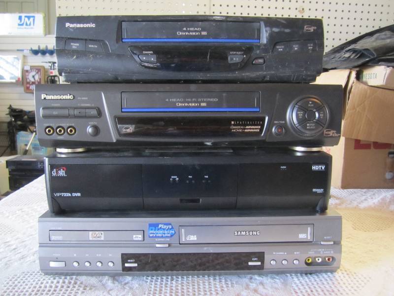 lot 128 image: Lot of Electronics All Power On...