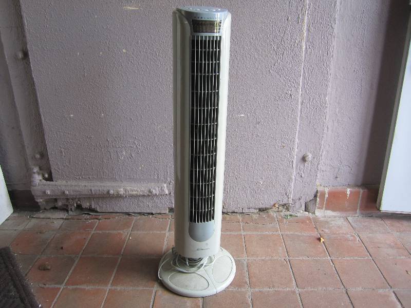 lot 131 image: Up Right Fan Powers On and Blows Ai...