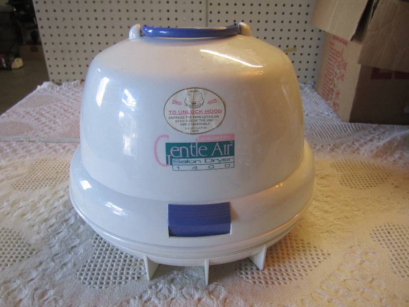 lot 138 image: Windmere Gentle Air Salon Dryer 140...
