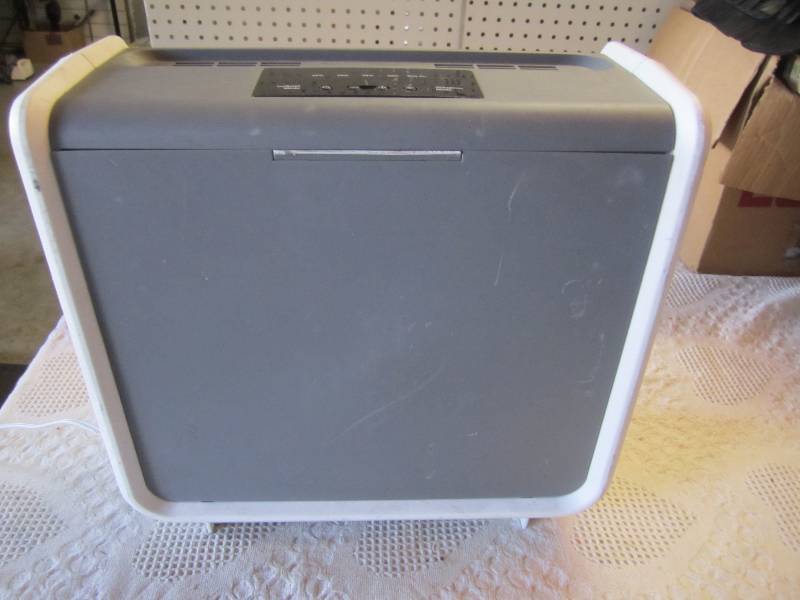 lot 139 image: Sunbeam Cool Mist Humidifier SCM375...