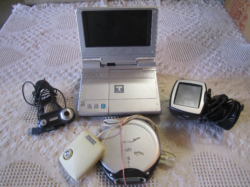 lot 143 image: Lot of Electronics Logitech Camera ...