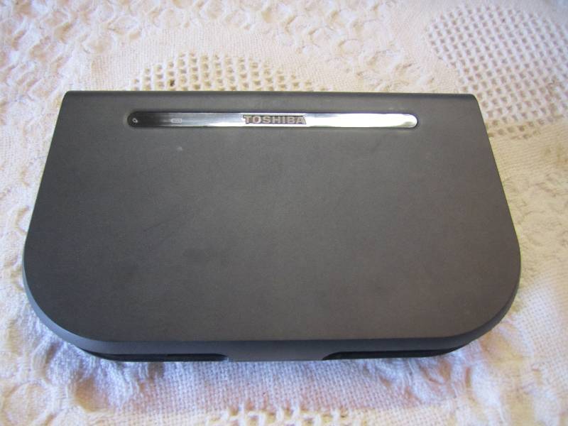 lot 147 image: Lot of 25 Toshiba Dual Battery Char...
