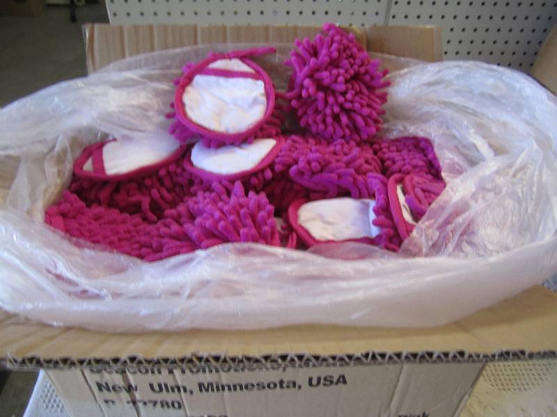 lot 171 image: Case of 200 Frizzy Finger Dusters, ...
