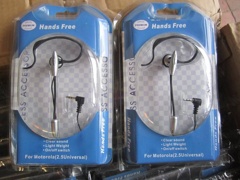 lot 176 image: Case of 100 Universal Hands Free Wi...