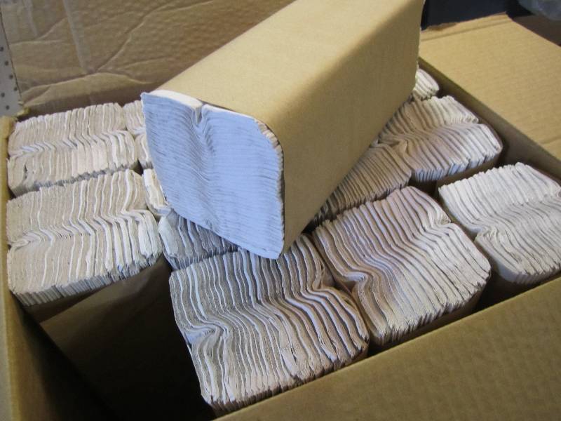 lot 188 image: Case of 2400 C-Fold Towels White 12...