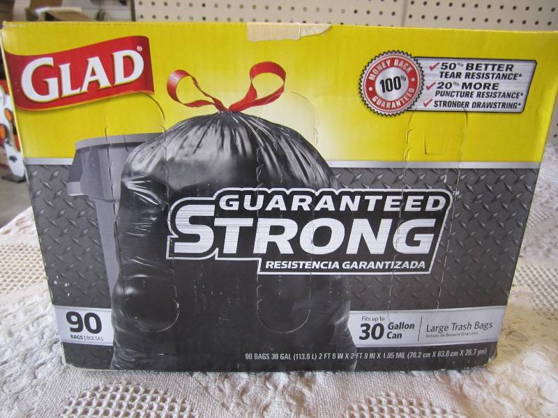 lot 192 image: Box of 90 Glad Large 30 Gallon Tras...