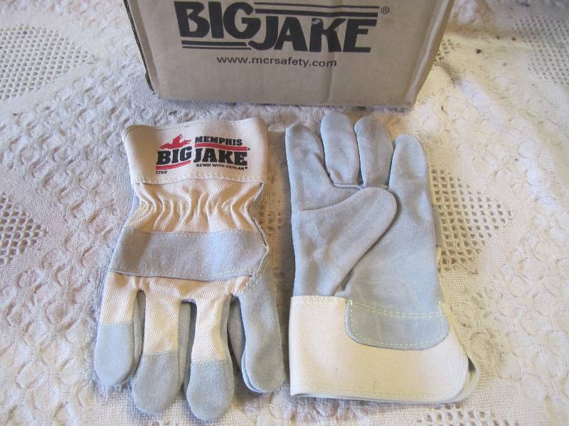 lot 197 image: Box with 6 Pair of Memphis Big Jake...