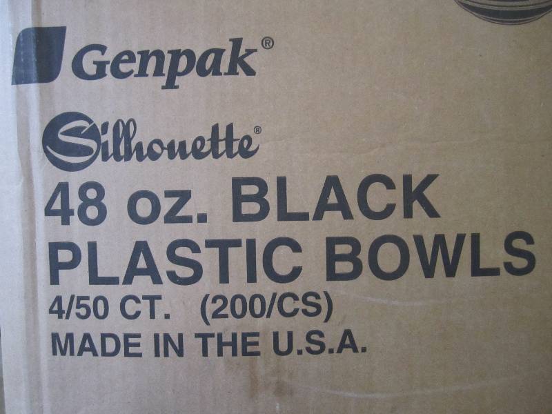 lot 220 image: Case of 200 Genpak Silhouette 48 oz...