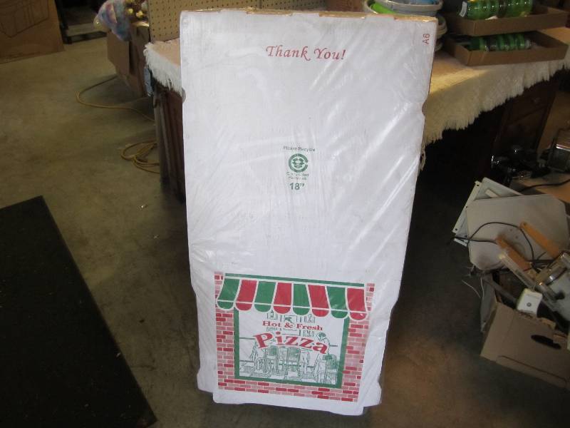 lot 236 image: Bundle of 50 Pizza Boxes 18 x 18 ...