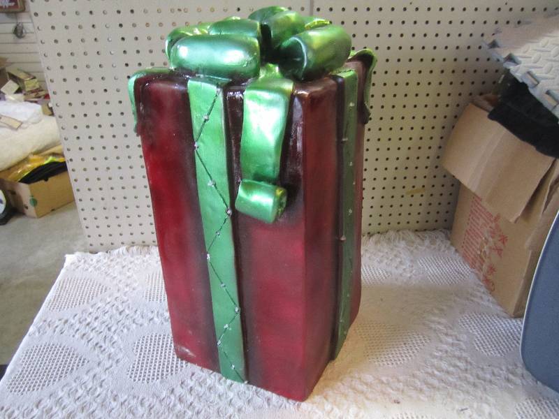 lot 245 image: Large 22.75 LED Lighted Gift Pack ...