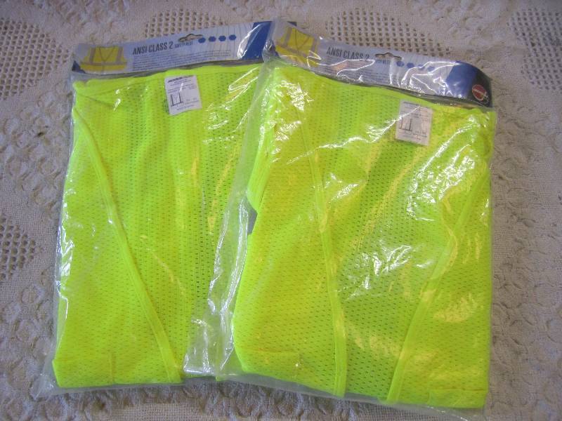 lot 250 image: Lot of 2 Ansi Class 2 Safety Vests ...