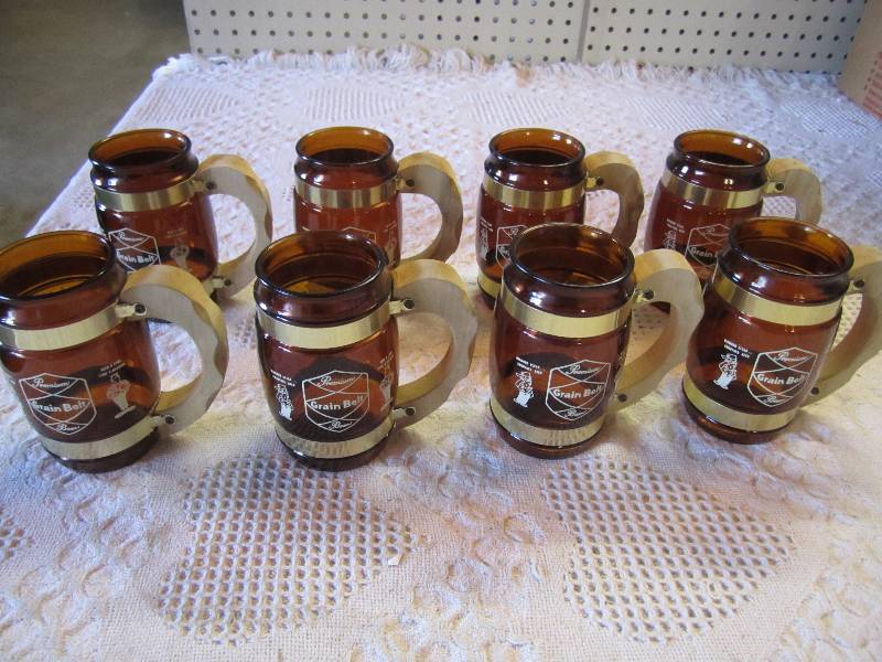 lot 273 image: Set of 8 Vintage Grain Belt Beer Br...