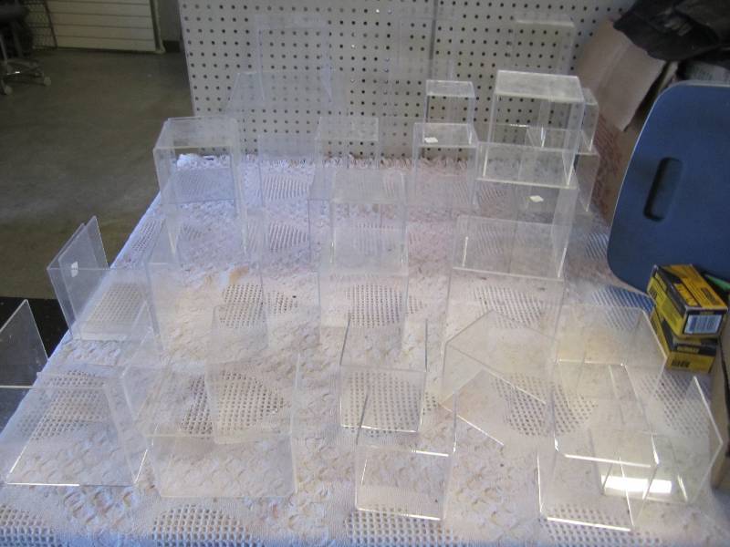 lot 277 image: Lot of 38 Acrylic Display Stands Mu...