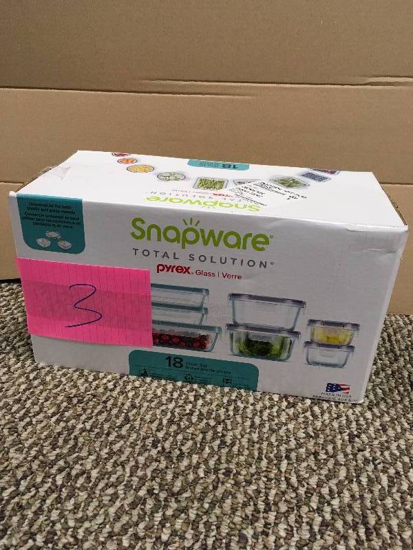 Snapware Pyrex Glass Food Storage Set, 18 Piece Set never used