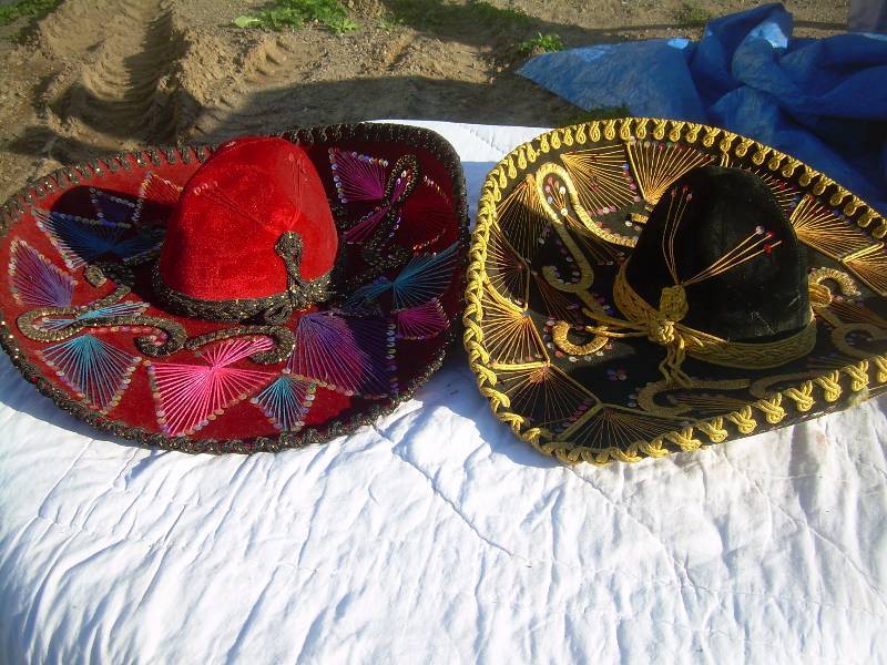 2 MEXICAN SUMBRAROS