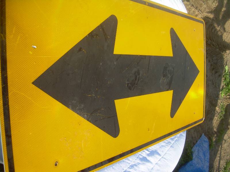 2 WAY ARROW SIGN