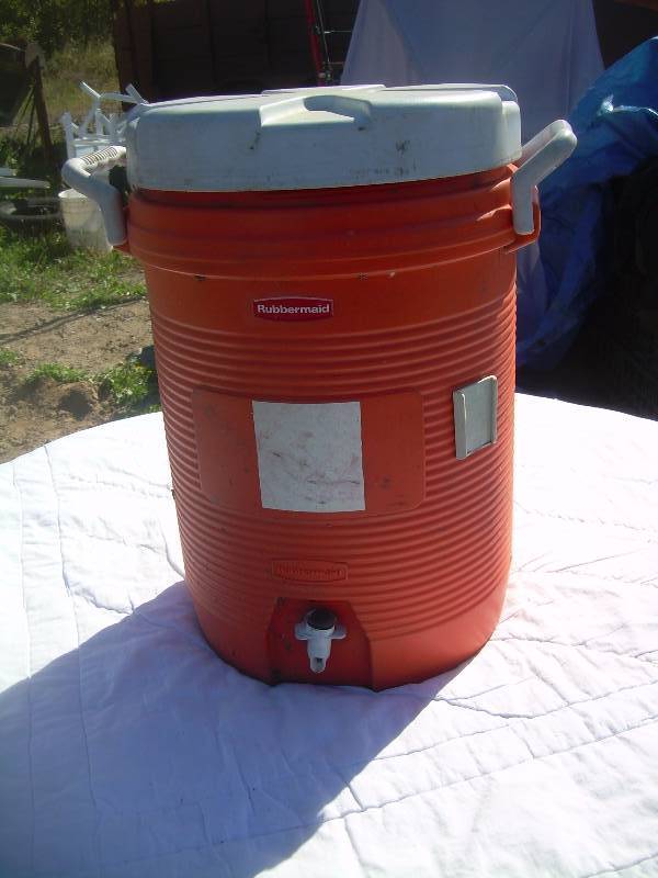 RUBBER MAID WATER COOLER