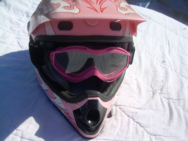 MOTOR CYCLE OR SNOW MOBILE HELMET