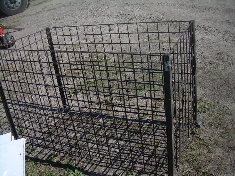 WIRE CART ON WHEELS