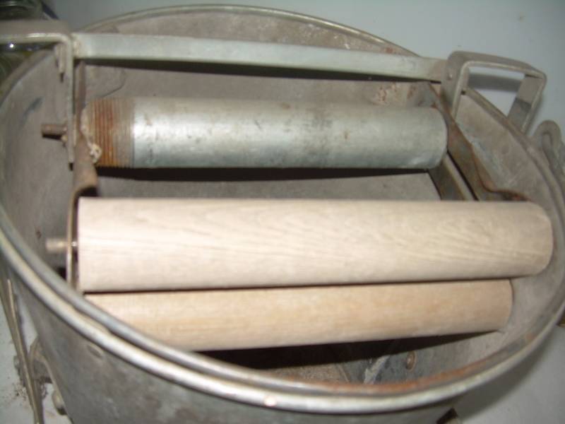 ANTIQUE STEEL MOP BUCKET