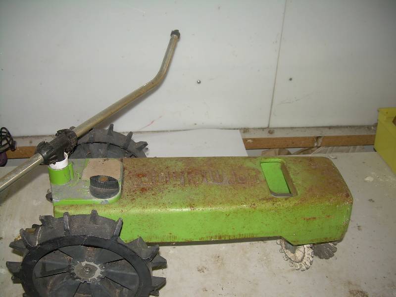 ANTIQUE IRON TRACTOR SPRINKLER