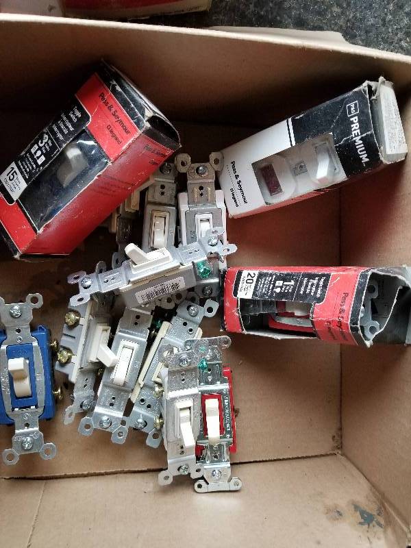 lot 131 image: Electrical - Lot - Misc Switches