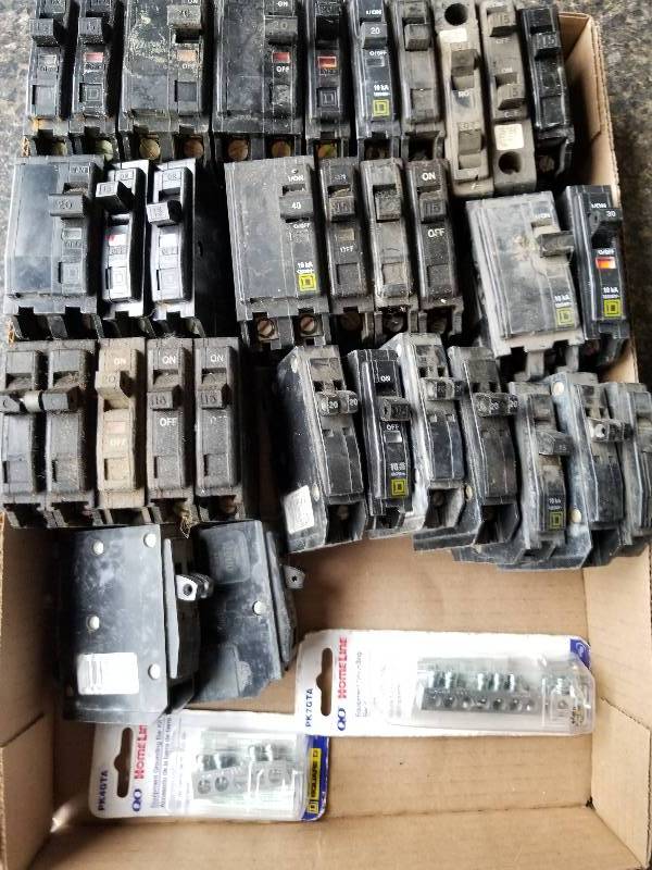 lot 85 image: Electrical - Lot - Square D QO Circuit Breakers