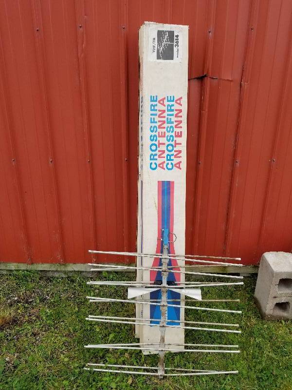 lot 26 image: Lot - 2 Crossfire VHF Antennas Model 3614 & 1 UHF Antenna
