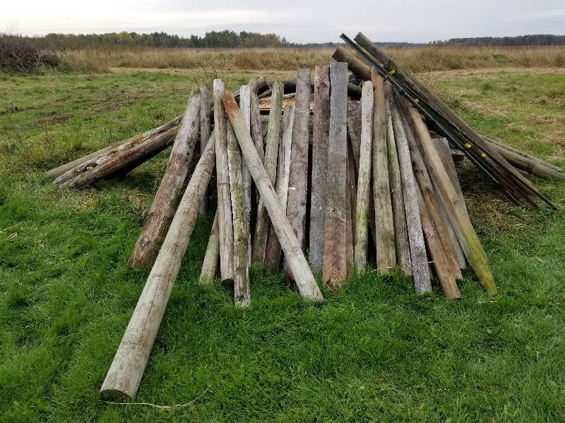 lot 35 image: Lot - Misc Wood Posts & Lumber