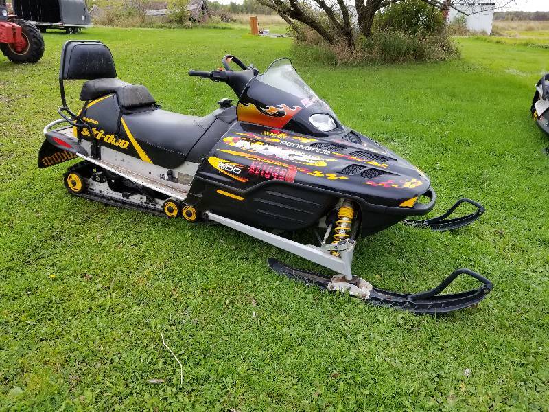 lot 12 image: 2002  SkiDoo Renegade 600 Snowmobile, Good Runner