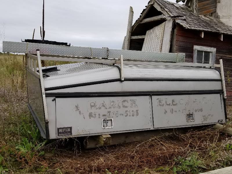 lot 15 image: ARE Aluminum Work Truck Topper for 8ft Box