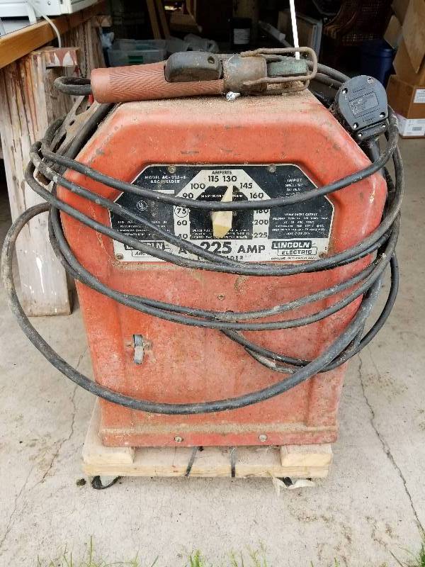 lot 19 image: Lincoln Arc Welder, 225amp