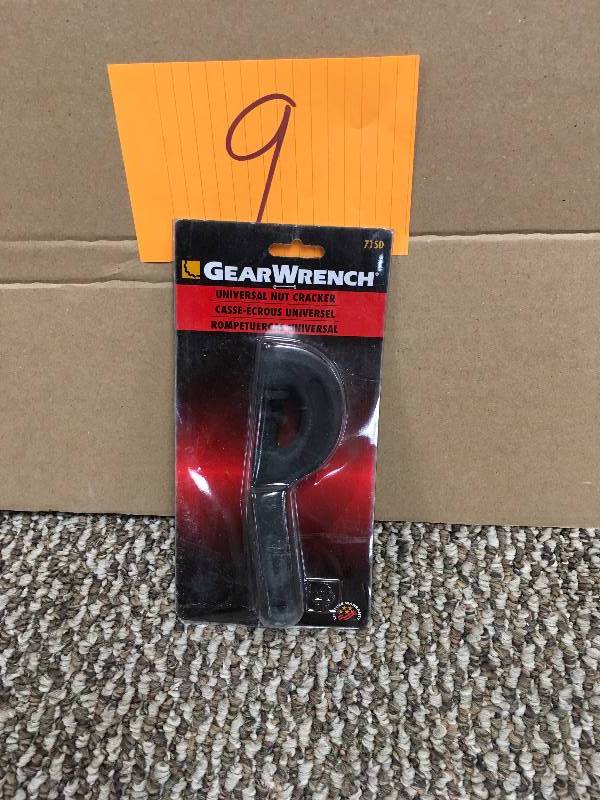 lot 9 image: Gearwrench 715d Universal Nut Cracker never used