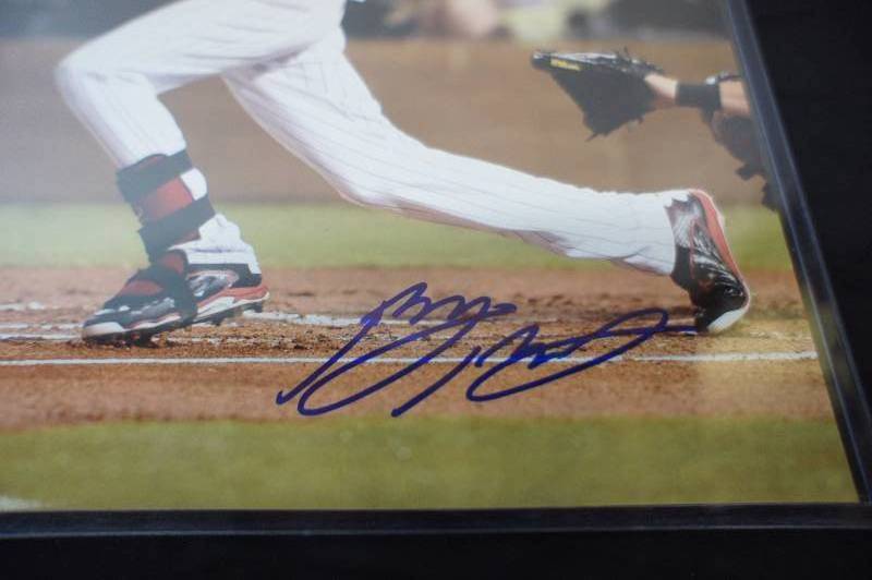 BYRON BUXTON AUTOGRAPHED 11 X 14 PHOTO  -  OBTAINED AT  MN TWINS FEST 2017