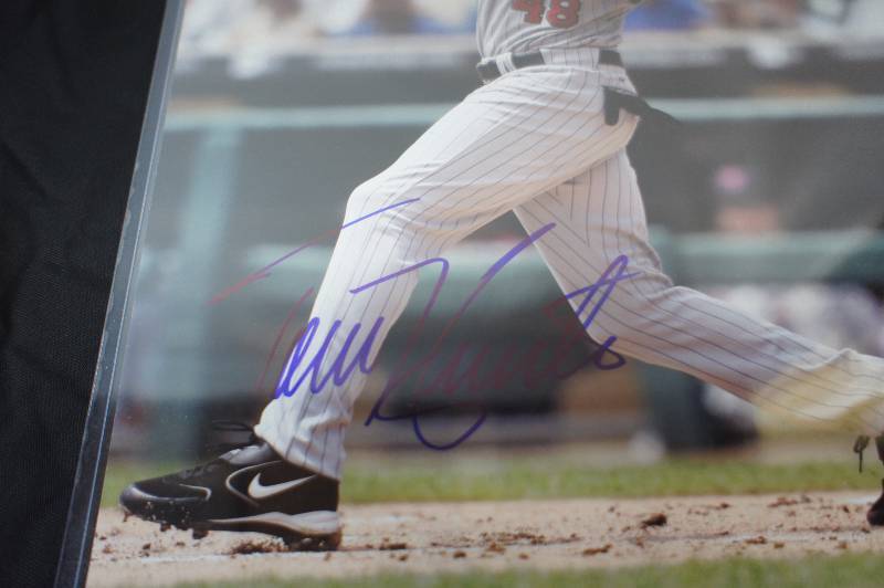 TORII HUNTER  -  AUTOGRAPHED 11 X 14 PHOTO -  OBTAINED AT  MN TWINS FEST 2017