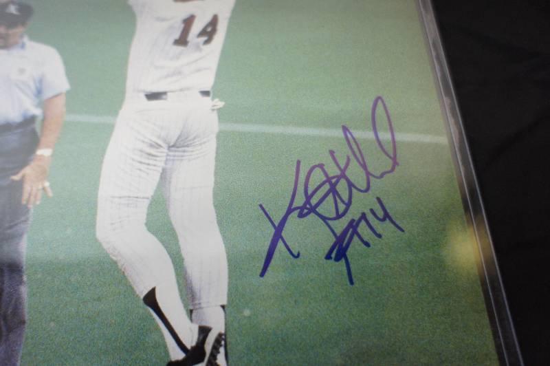 KENT HRBEK   -  AUTOGRAPHED 11 X 14 PHOTO -  OBTAINED AT  MN TWINS FEST 2017