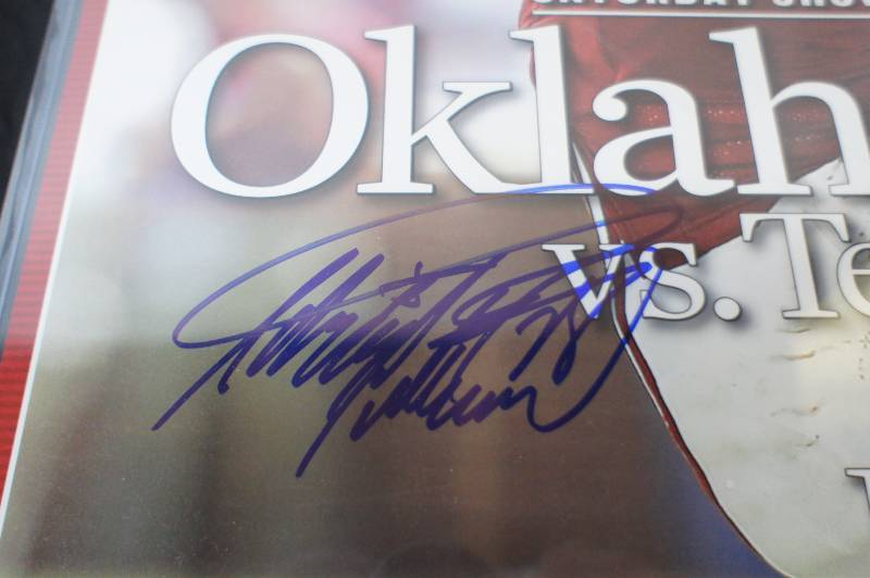 ADRIAN PETERSON  AUTOGRAPHED 16 X 20 PHOTO  - PSA AUTHENTICATED # (6A10053) - OBTAINED AT  FANATICS  EVENT