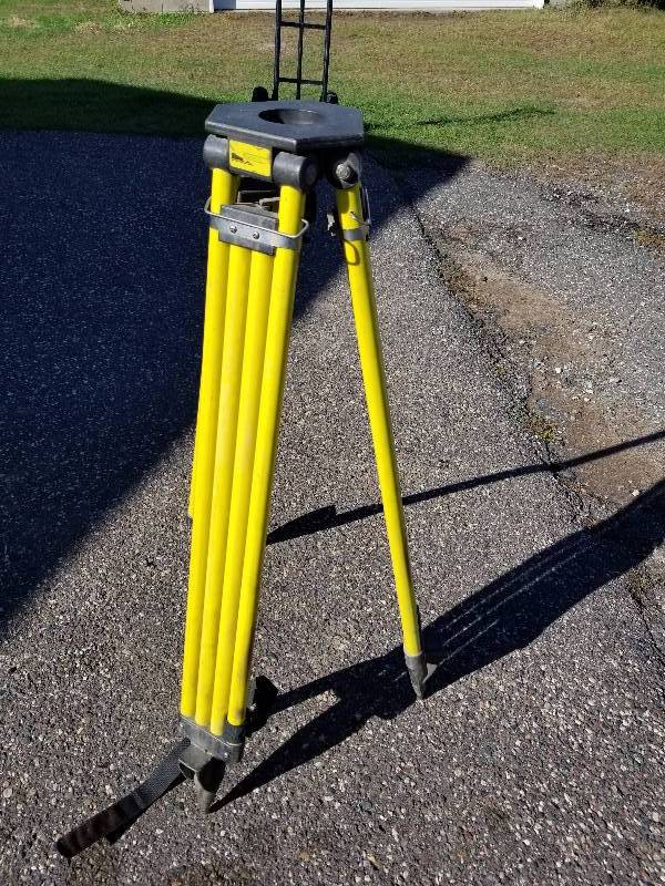 lot 19 image: Duluth Hill Corporation transit tripod
