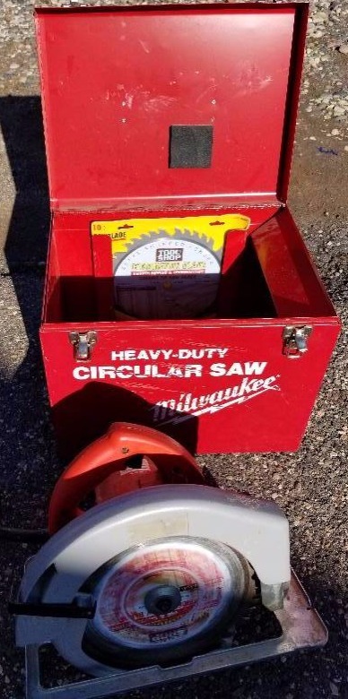 lot 24 image: Milwaukee 10 14  circular saw with Case