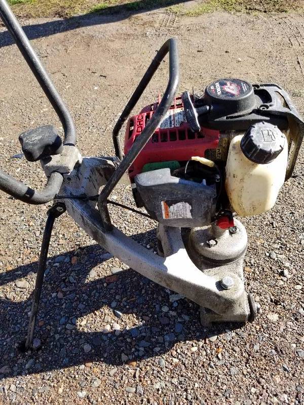 lot 29 image: Honda 4 stroke Gas powered Screed