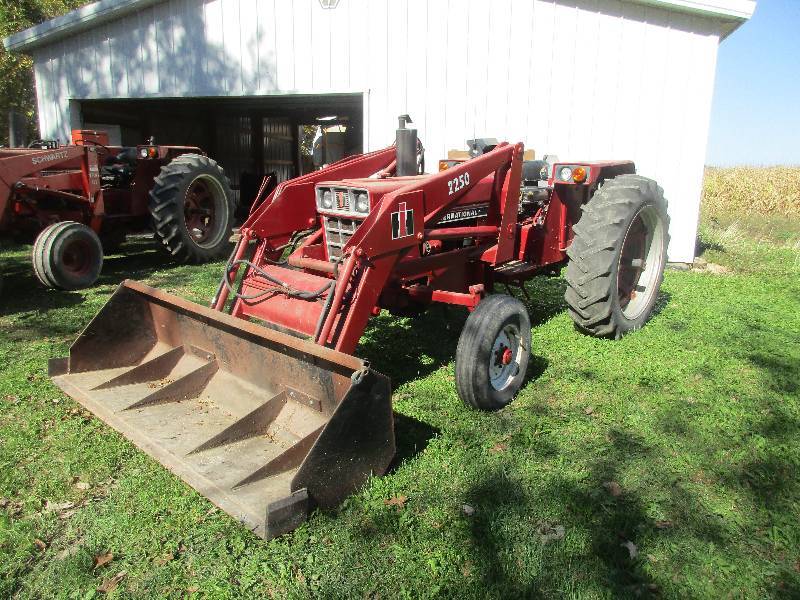 lot 3 image: 584 International