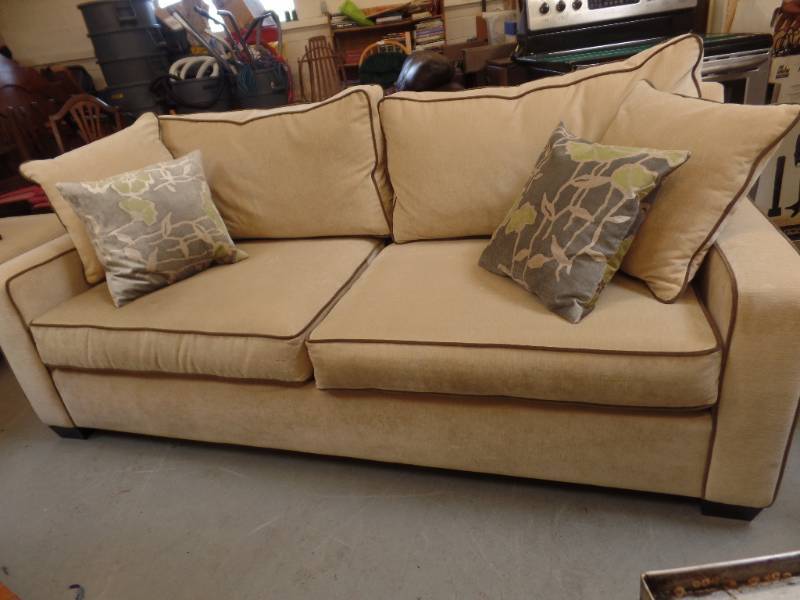 lot 603 image: FABRIC SOFA