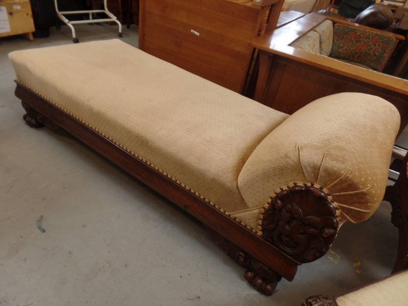 lot 607 image: FAINTING COUCH