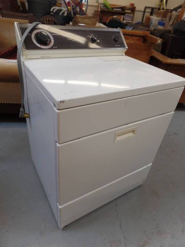 lot 610 image: WHIRLPOOL ELECTRIC CLOTHES DRYER